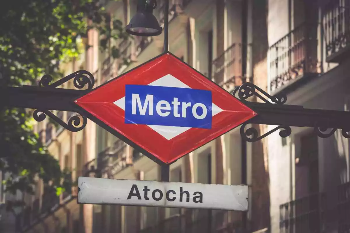 Cartel metro estación de Atocha en Madrid