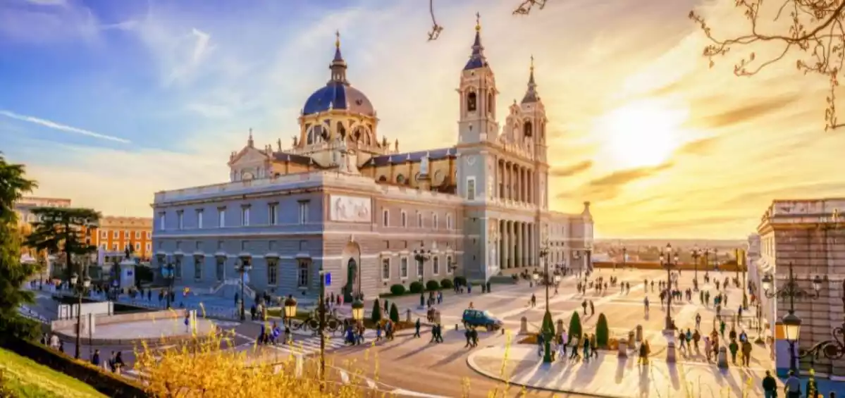 Todo lo que necesitas saber para conocer más en profundidad la historia de los lugares y monumentos que componen Madrid